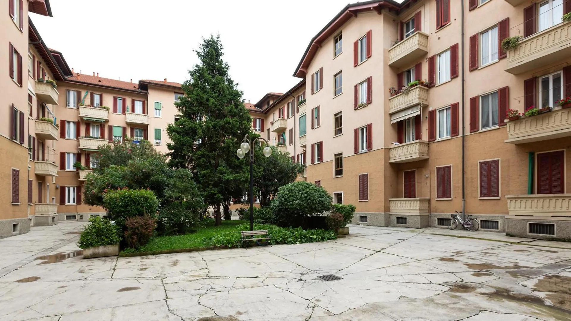 M4 Argonne Balcony Apartment Milan