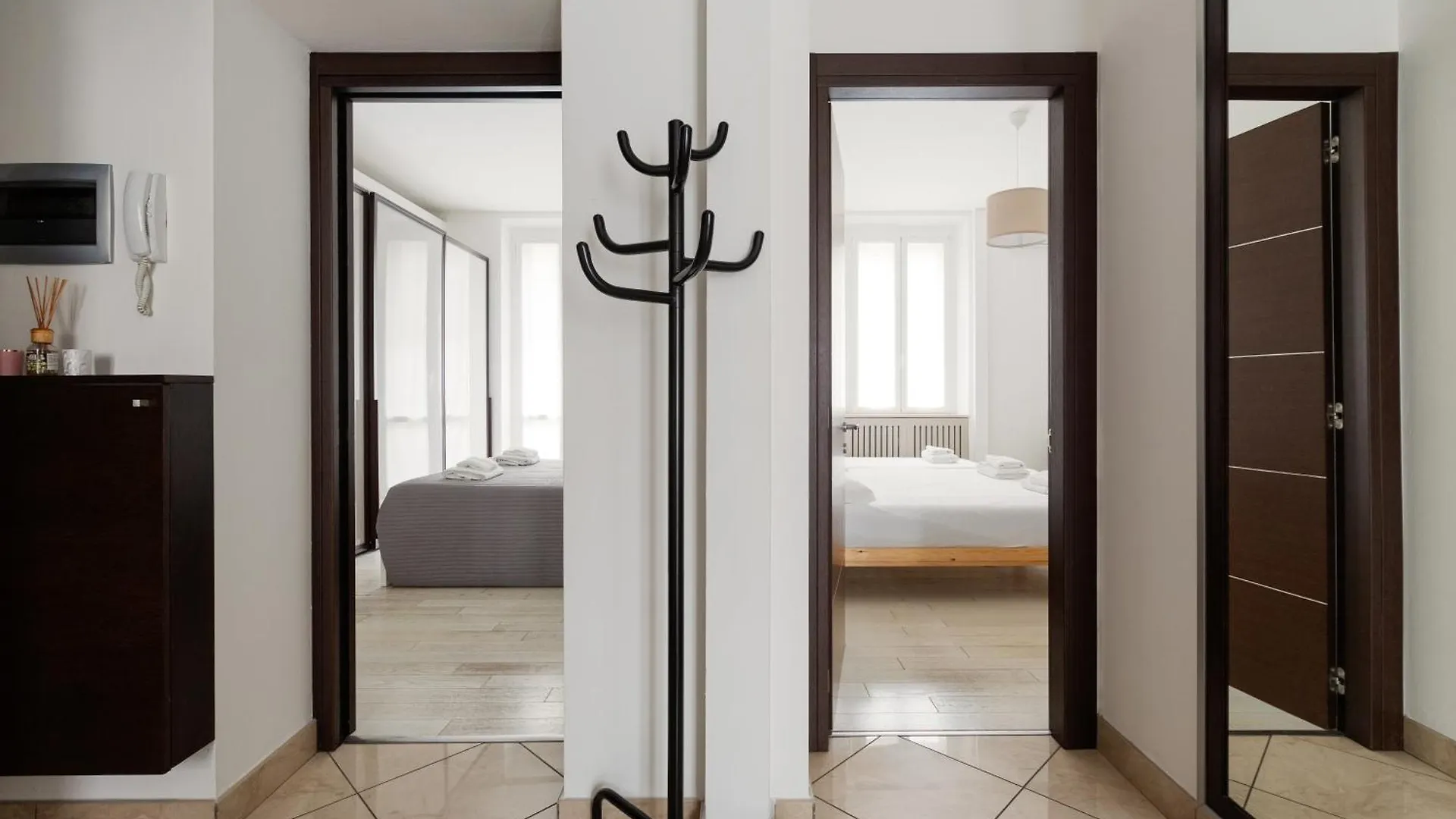 M4 Argonne Balcony Apartment Milan