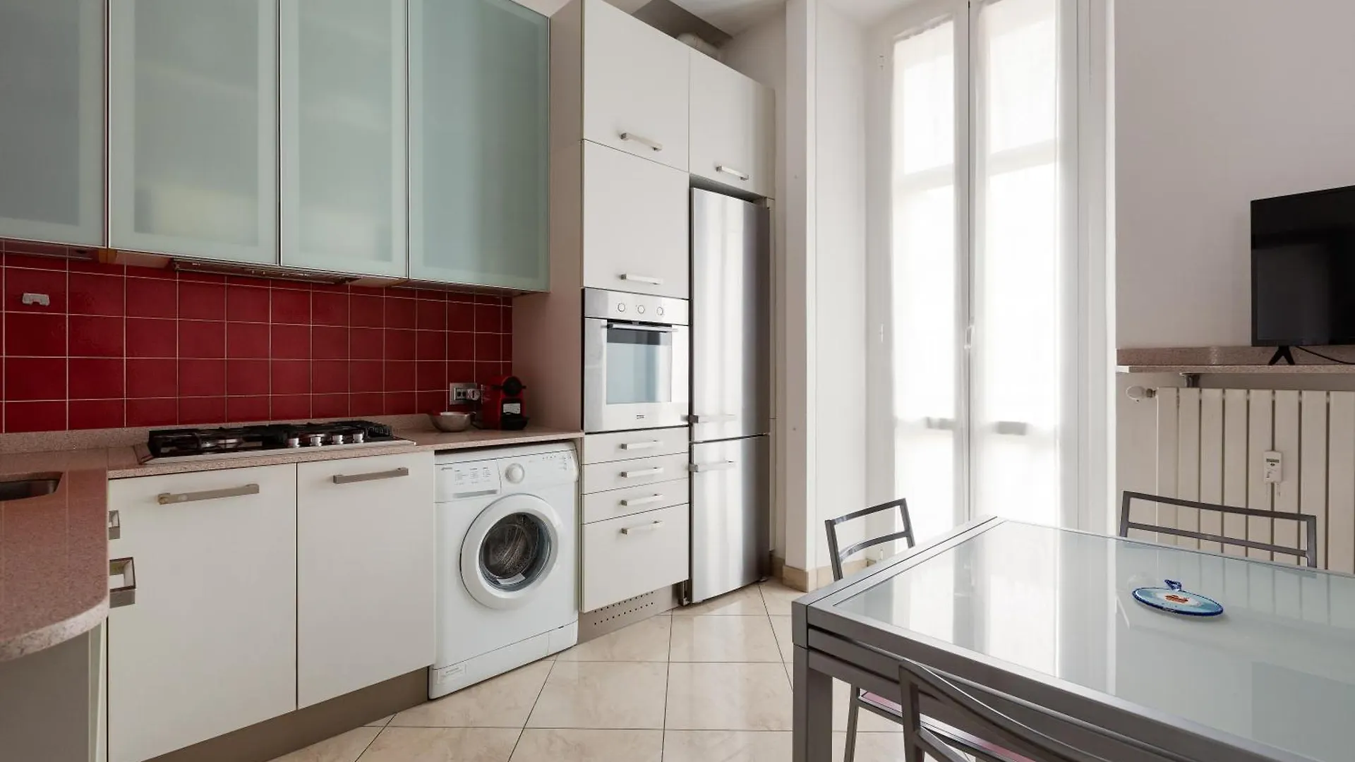 M4 Argonne Balcony Apartment Milan