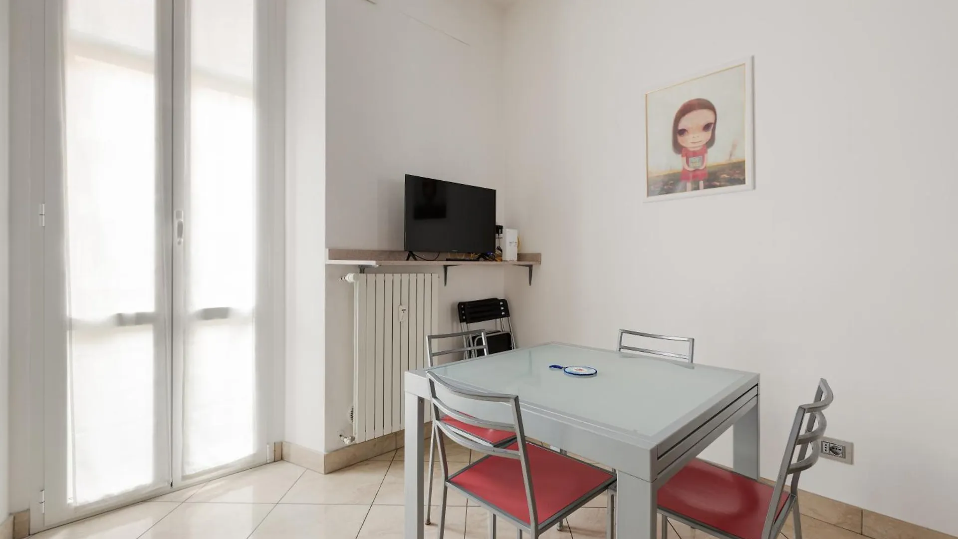M4 Argonne Balcony Apartment Milan