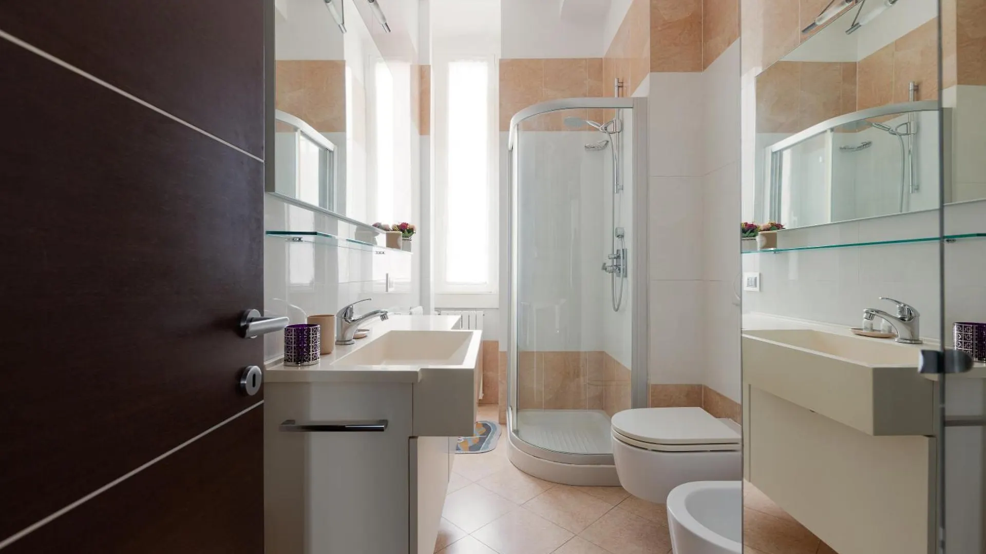 M4 Argonne Balcony Apartment Milan
