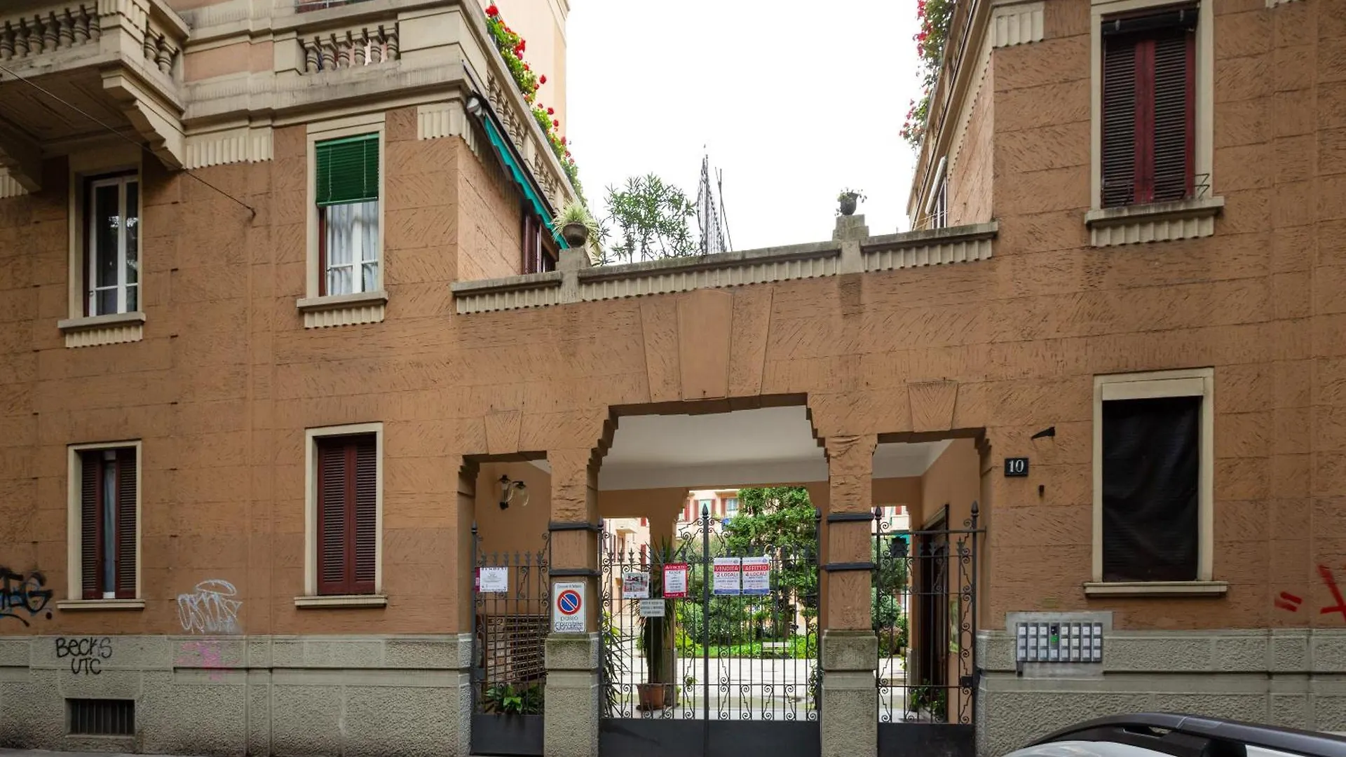 M4 Argonne Balcony Apartment Milan