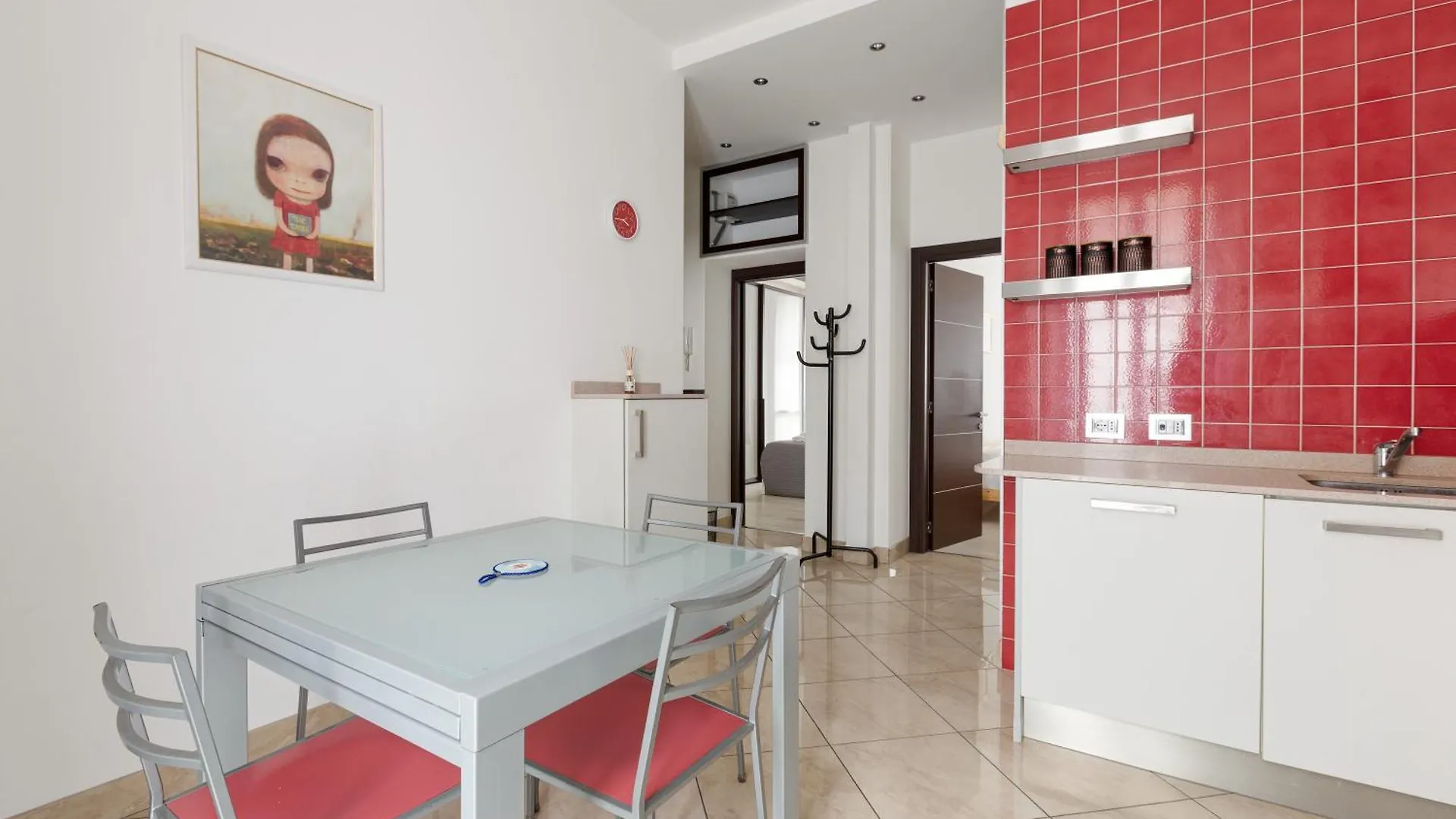 M4 Argonne Balcony Apartment Milan