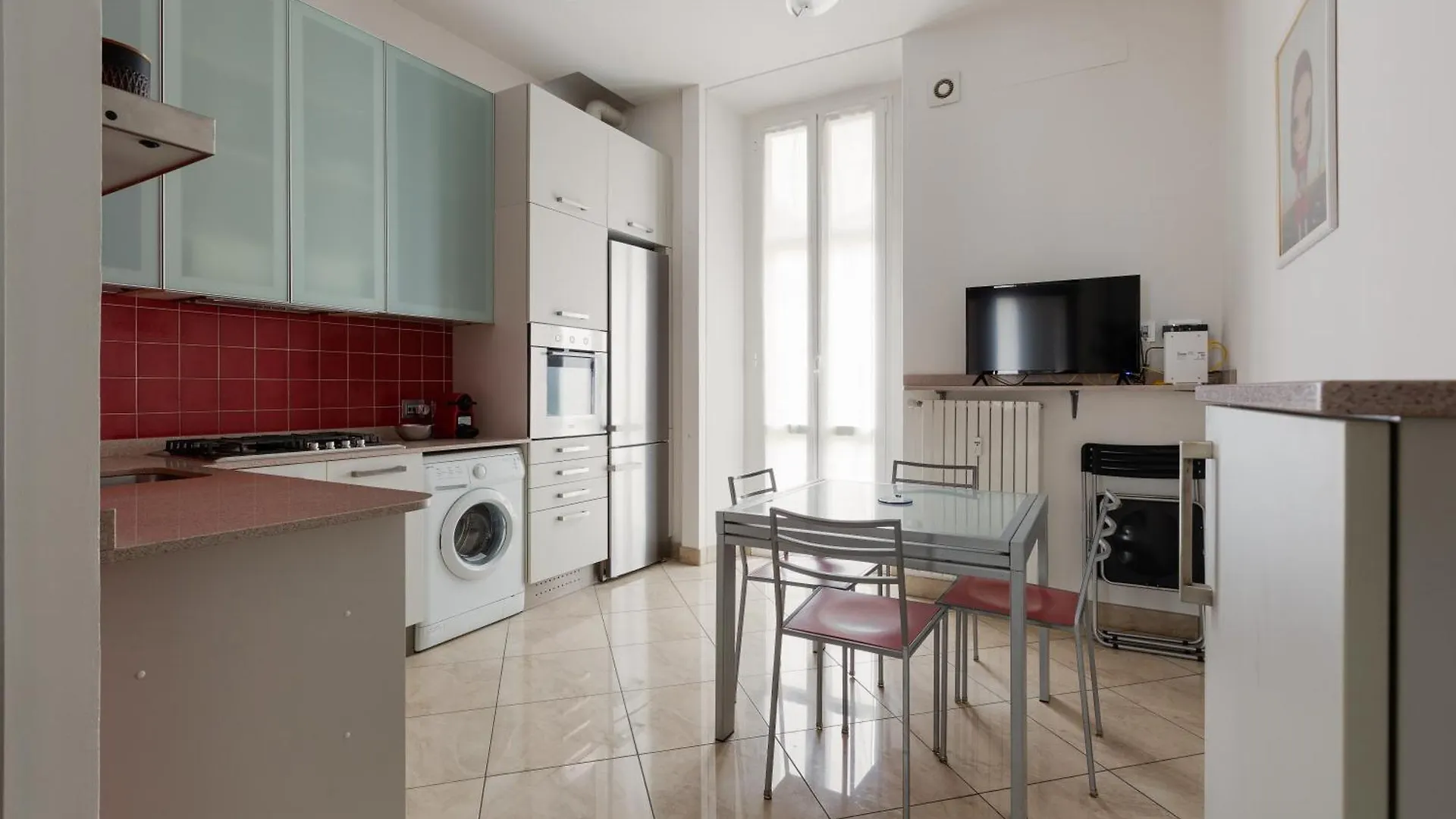 M4 Argonne Balcony Apartment Milan
